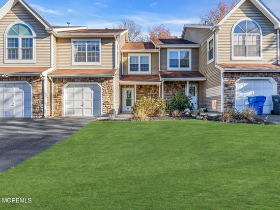 19 Saddle Court, Tinton Falls, NJ 07753