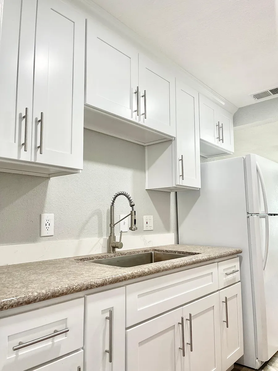 Kitchen - 1801 W Hazelton Ave #A