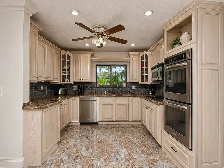 9708 Erica Ct — Photo 23