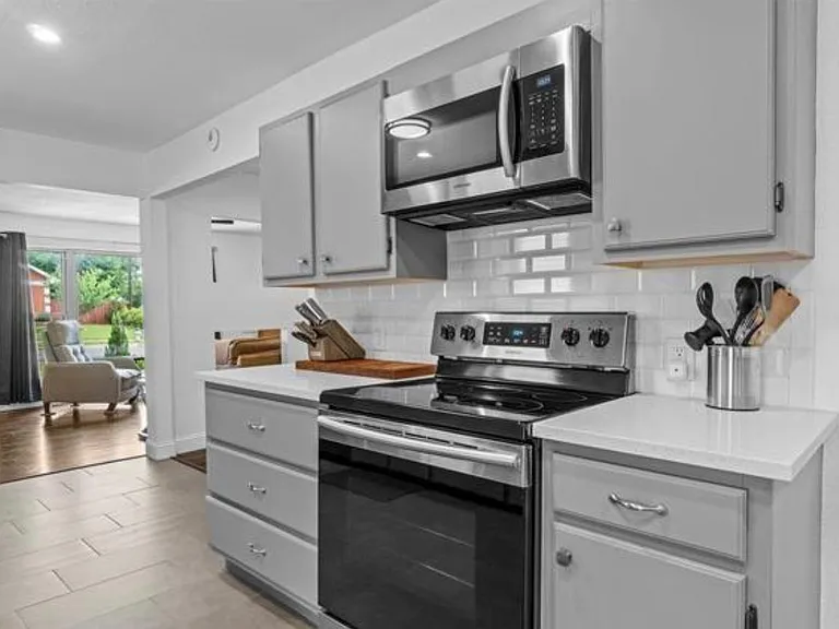 3364 Darvany Dr — Photo 39