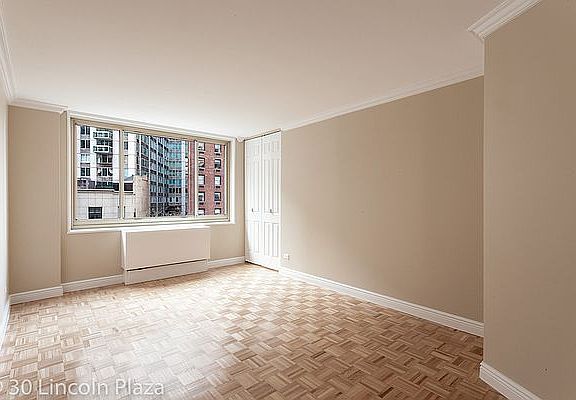 4th image of 30 W 63rd St APT 5L
