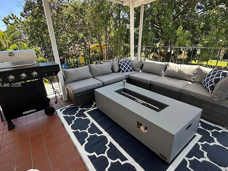 1670 SW 20th St #2 — Photo 6