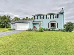 45 Woodstock Ln, Brockport, NY 14420