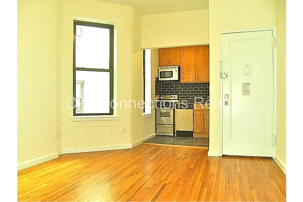 Rented by City Connections Realty | media 9