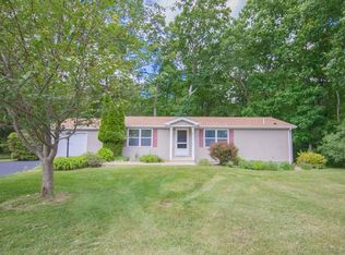 17 Mountain Laurel Rdg, Uncasville, CT 06382