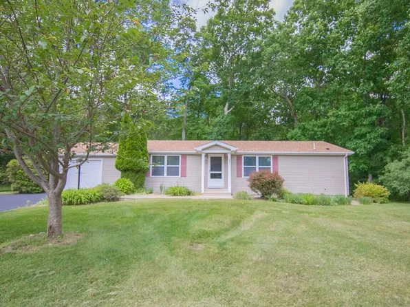 17 Mountain Laurel Ridge, Montville, CT 06382