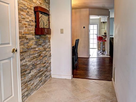 Foyer w/California Gold Ledger tile wall