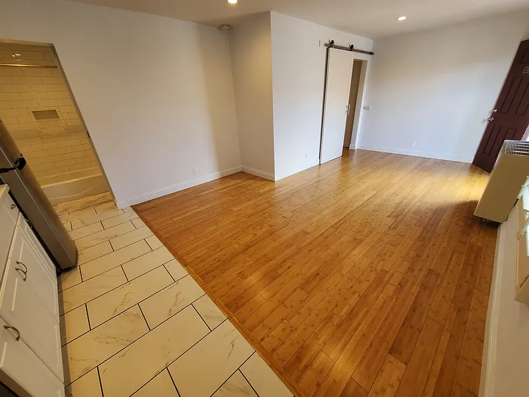 130 Roycroft — Photo 20