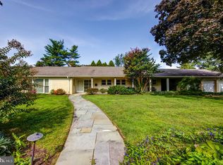 19 Valley View Rd, Philadelphia, PA 19118