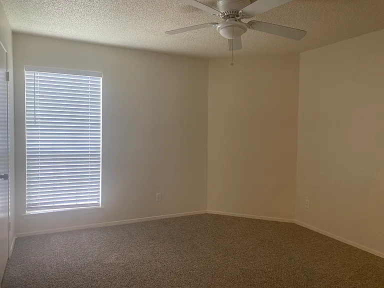 2826 Wimbledon Ct #D — Photo 14