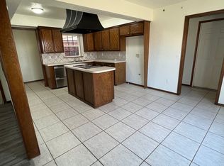321 Cherokee Dr, Yukon, OK 73099