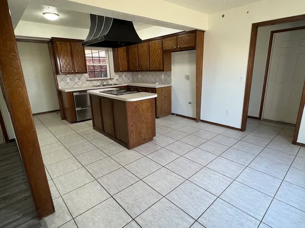 321 Cherokee Dr, Yukon, OK 73099