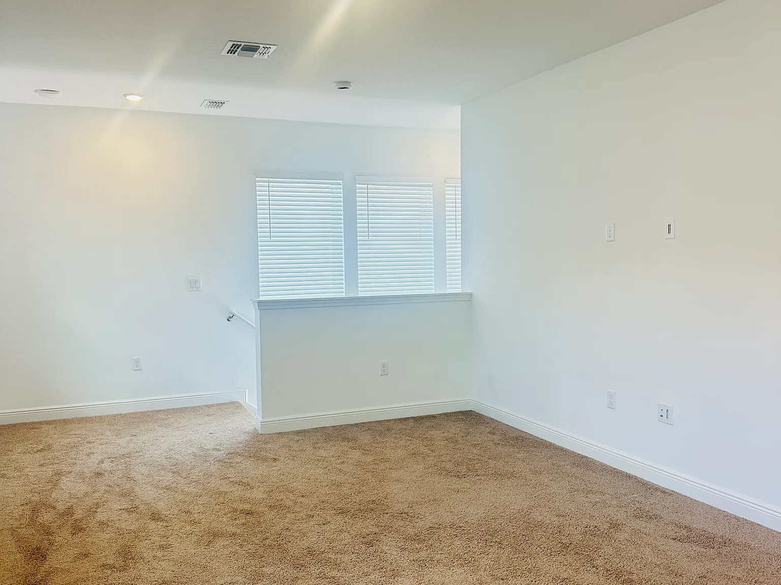1 bed, 940 sqft, $1,700 — Photo 3