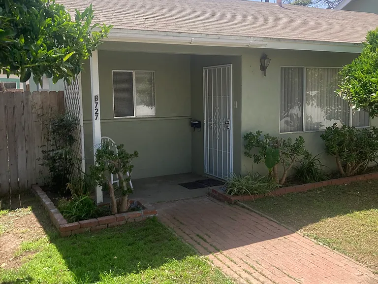 727 E Pleasant St #B — Photo 1
