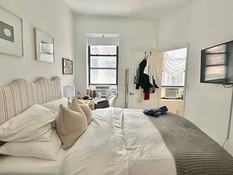 235 E 4th St #5F — Photo 6