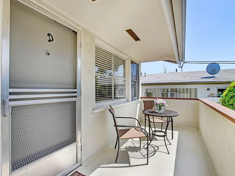 1011 19th Street in Santa Monica - North of Wilshire Blvd! — Photo 10