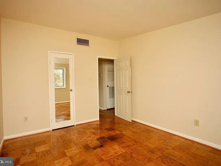 10204 Rockville Pike #402 — Photo 13