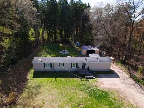 11005 Elm Ave, Howard City, MI 49329