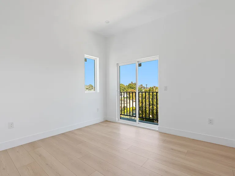 2637 S Garth Ave — Photo 16