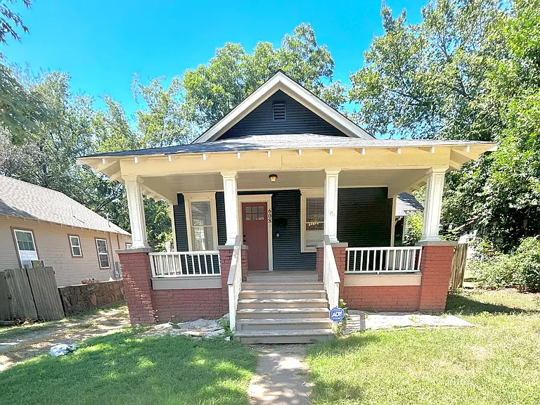 608 N McKinley Ave — Photo 3