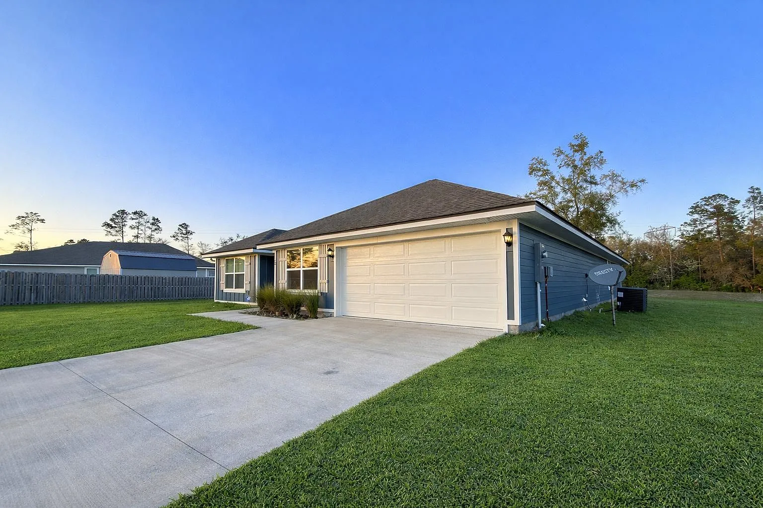 5 bed, 2495 sqft, $3,300 — Photo 3