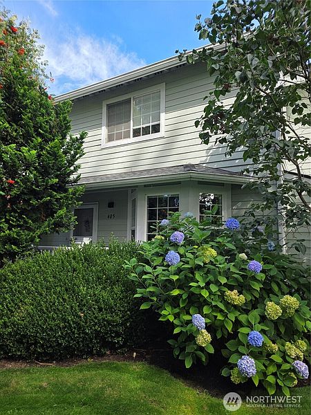 2nd image of 405 Spencer Lane