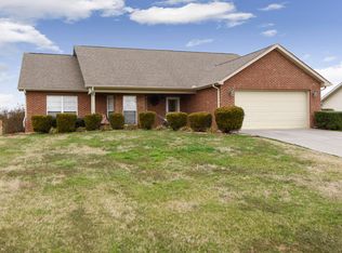 911 Mossy Grove Ln, Maryville, TN 37801