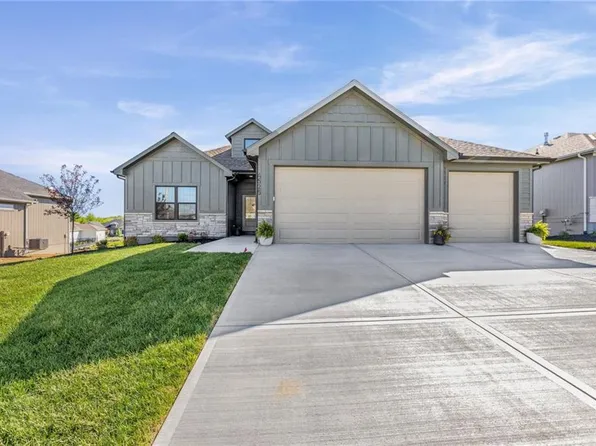4525 145th Ter, Basehor, KS 66007