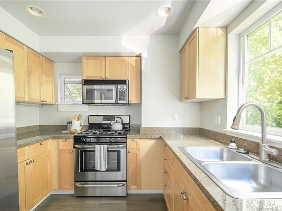 5th image of 7318 Woodlawn Ave NE