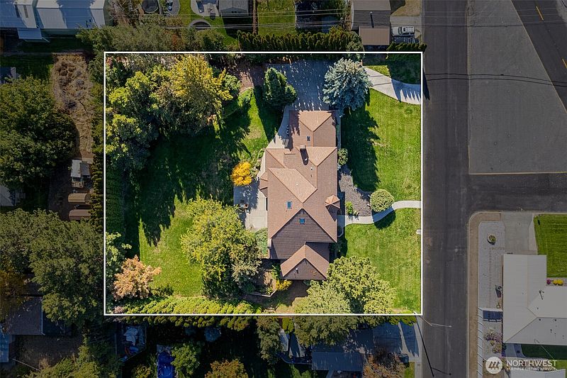 5th image of 810 D Street SW