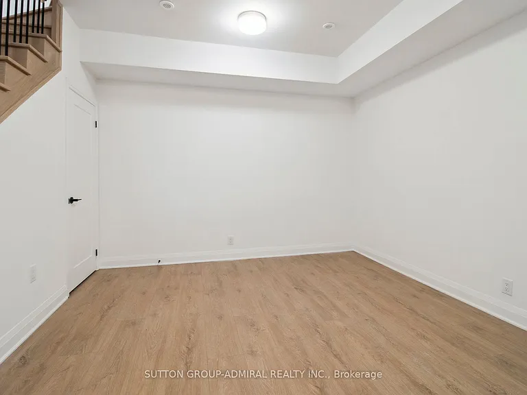 61 Burleigh Mews — Photo 23