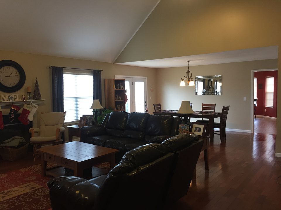 1st image of 131 Applewood Dr
