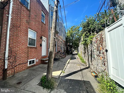 708 Medina St Photo 1