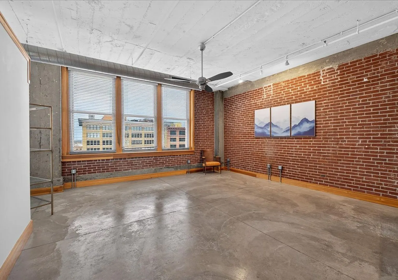 Rare loft in Historic Printers Lofts! — Photo 4