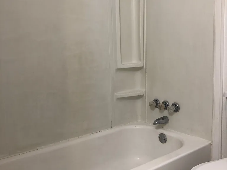 Updated 2 Bed / 1 Bath w/ Large, Flexible Floor Plan — Photo 17