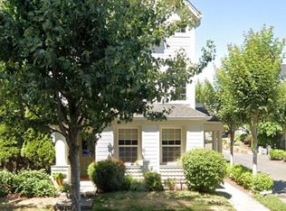 304 Wyatt Way NE, Bainbridge Island, WA 98110