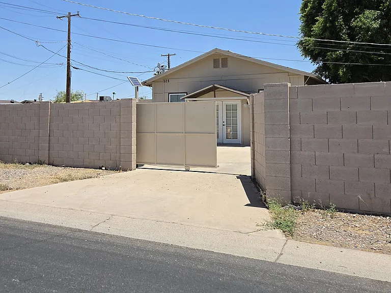 928 W Estes Way — Photo 20