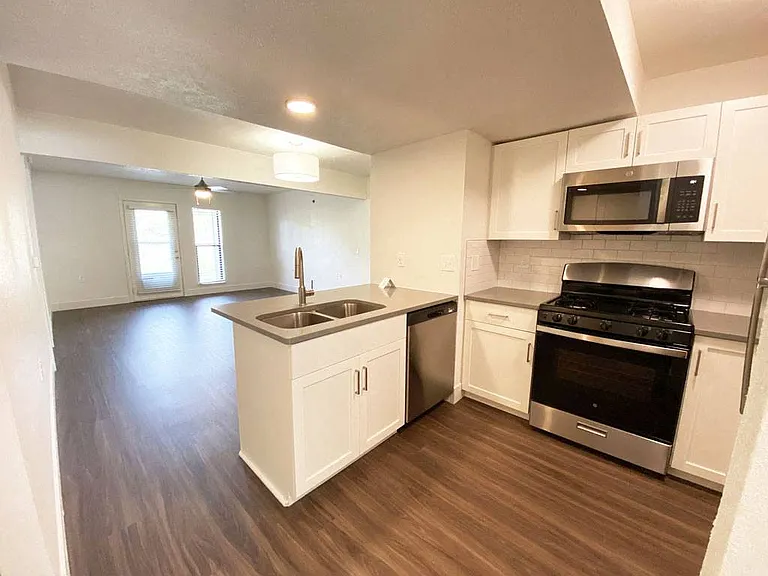 Green Ridge Apartments — Photo 24