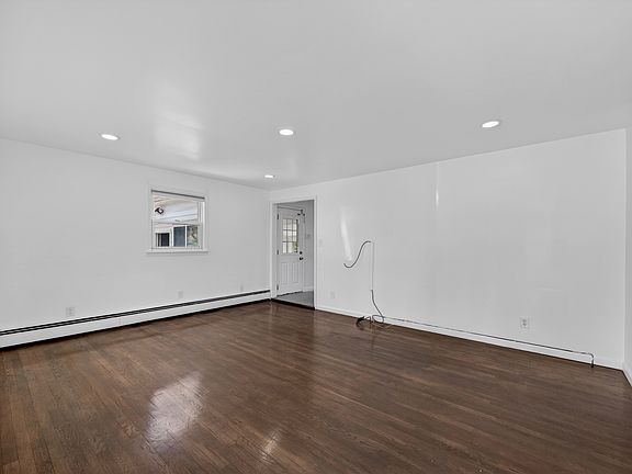 5th image of 766 W Cumberland St