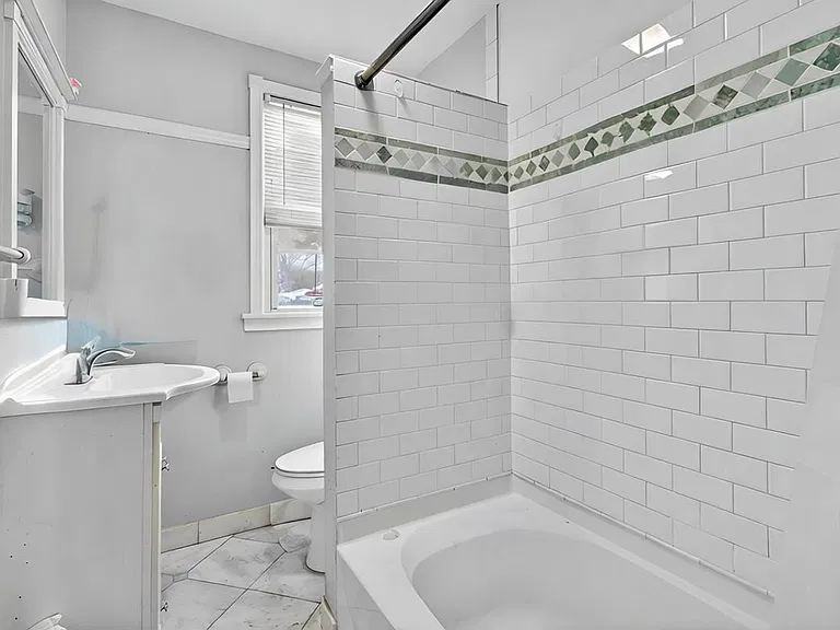 1440 Wood Ave — Photo 1