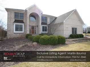 9072 Emerson Dr, Saline, MI