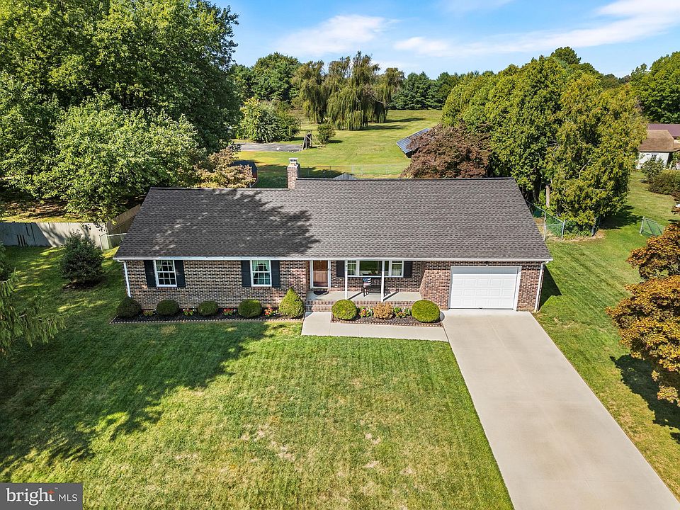 1st image of 31 Lenape Dr