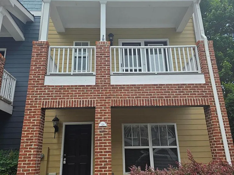 124 Braeside Ct — Photo 1