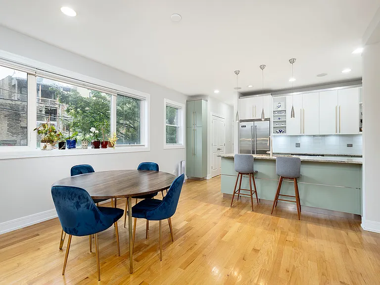 821 W Roscoe St #1 — Photo 4