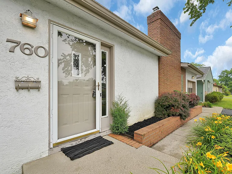 760 Drummond Ct — Photo 11