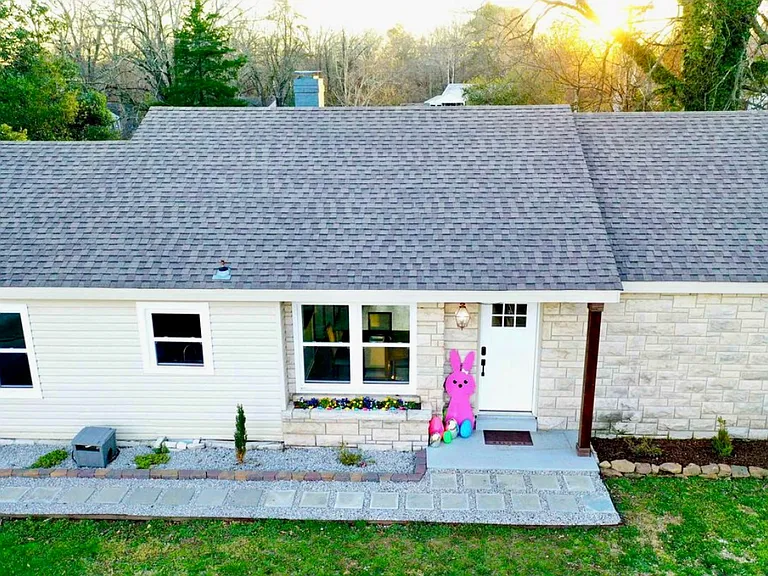 1033 N Pine St — Photo 7