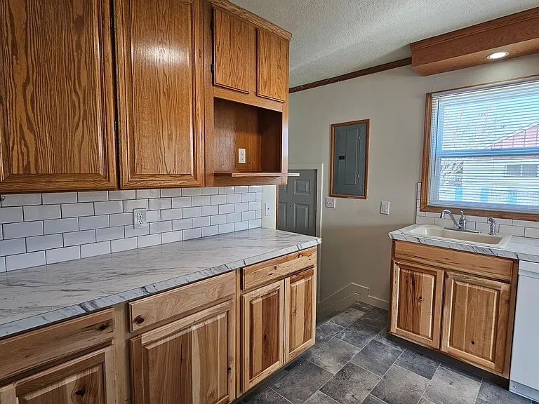 1500 Thayer Dr — Photo 11