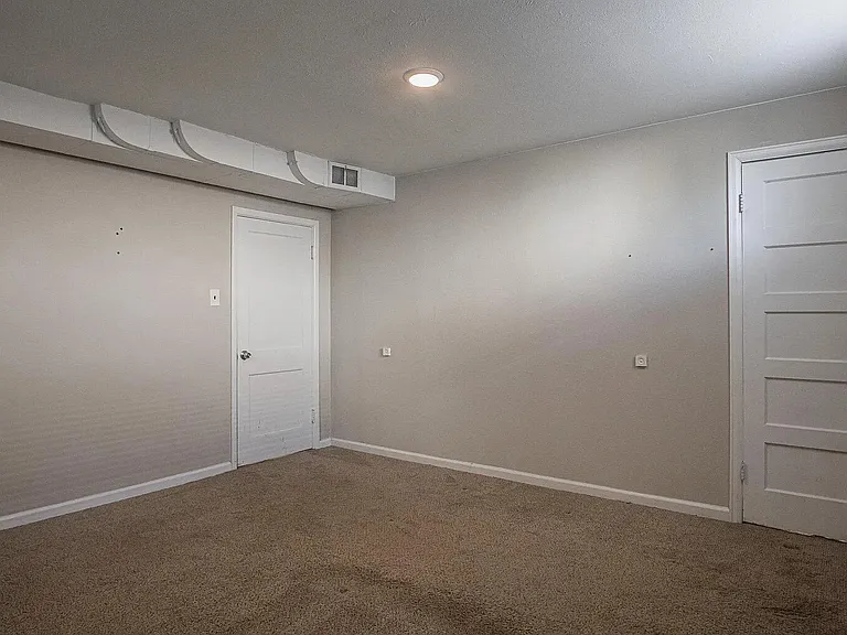 1381 S Grant St — Photo 16