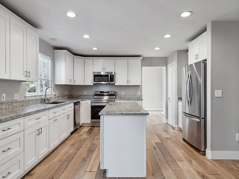 5357 E Hamilton Ave — Photo 9