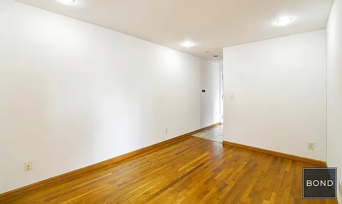 Rented by Bond New York | media 19